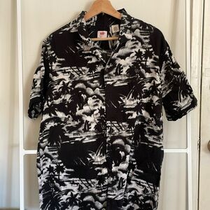 Levi’s Hawaiian Short Sleeve Button Up Shirt